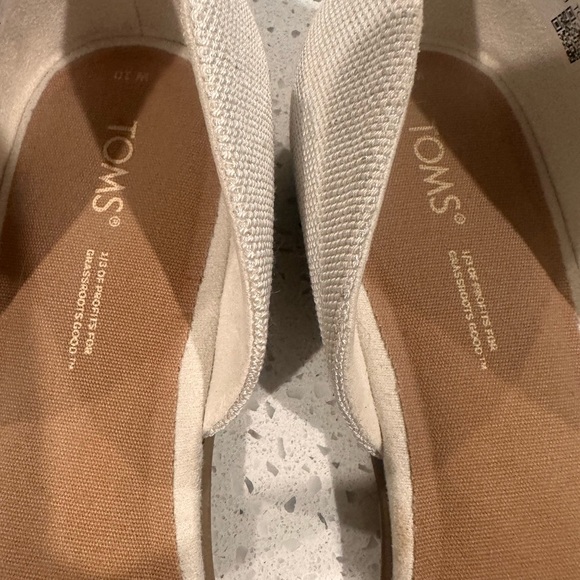 Shoes - Picture 5 of 7